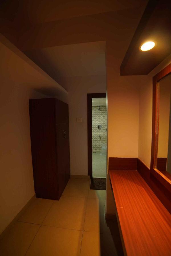 The Vyshakh Hotel กูรูวาเยอร์ ภายนอก รูปภาพ