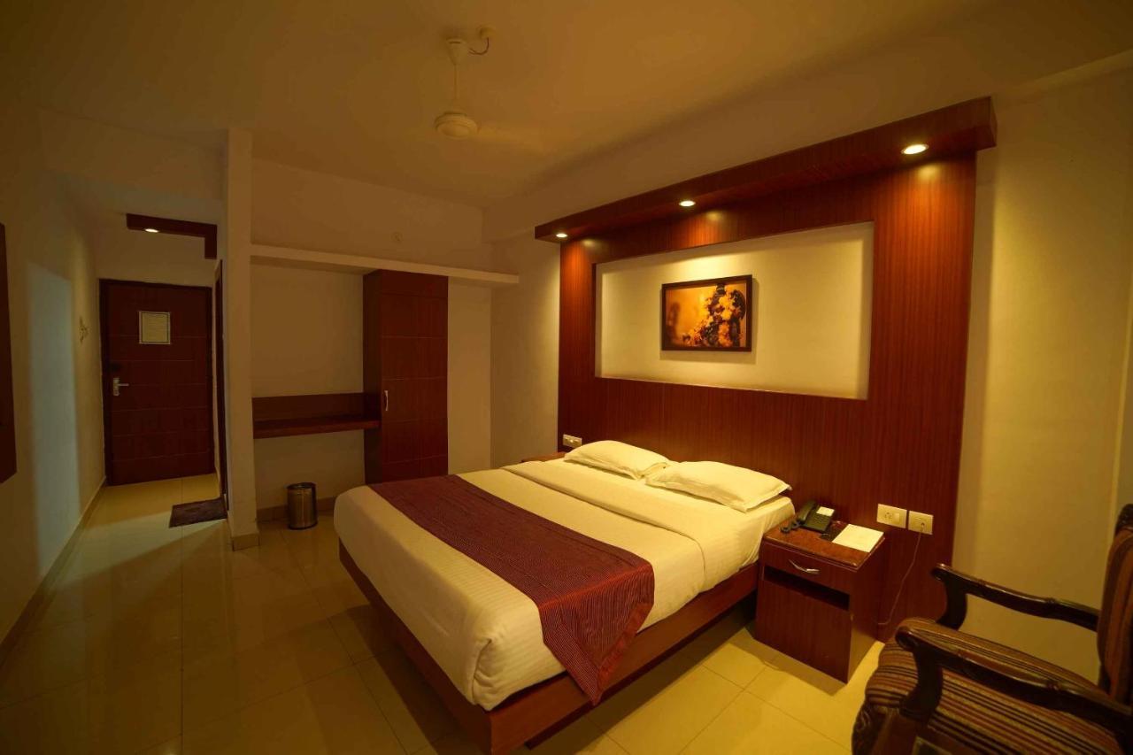The Vyshakh Hotel กูรูวาเยอร์ ภายนอก รูปภาพ