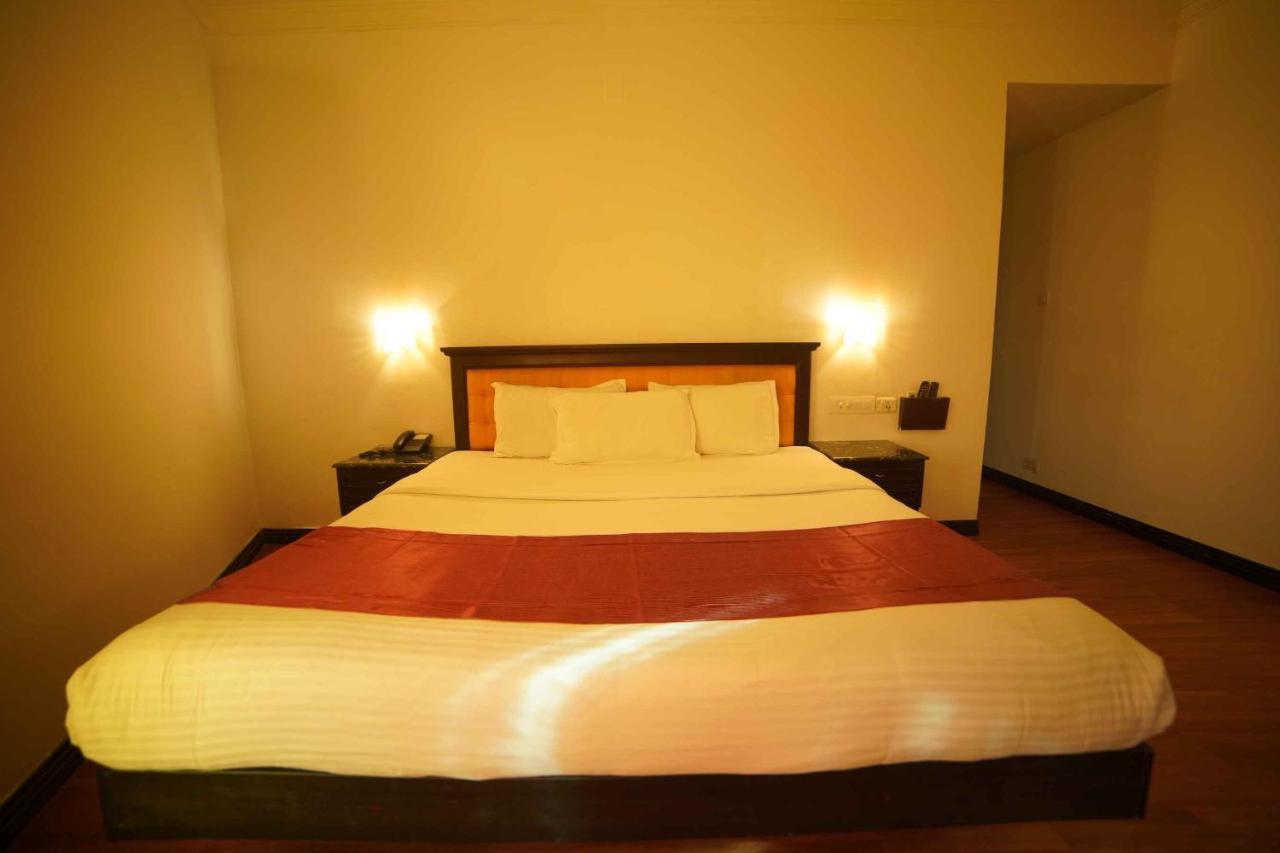 The Vyshakh Hotel กูรูวาเยอร์ ภายนอก รูปภาพ