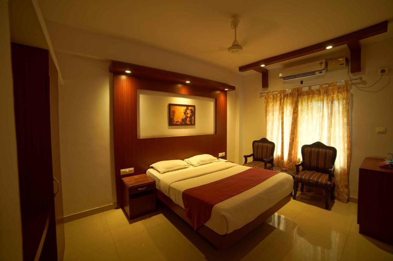 The Vyshakh Hotel กูรูวาเยอร์ ภายนอก รูปภาพ