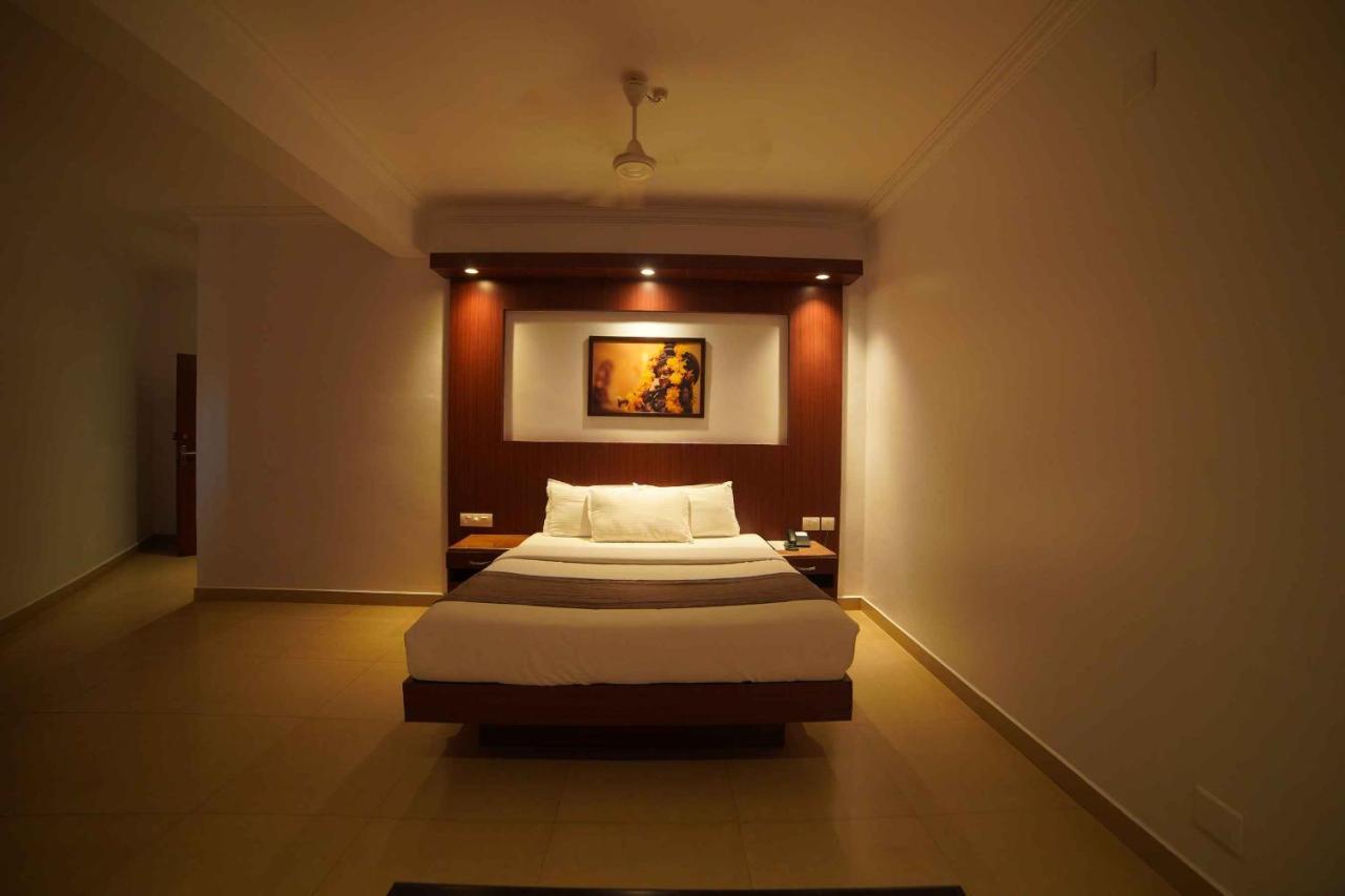 The Vyshakh Hotel กูรูวาเยอร์ ภายนอก รูปภาพ