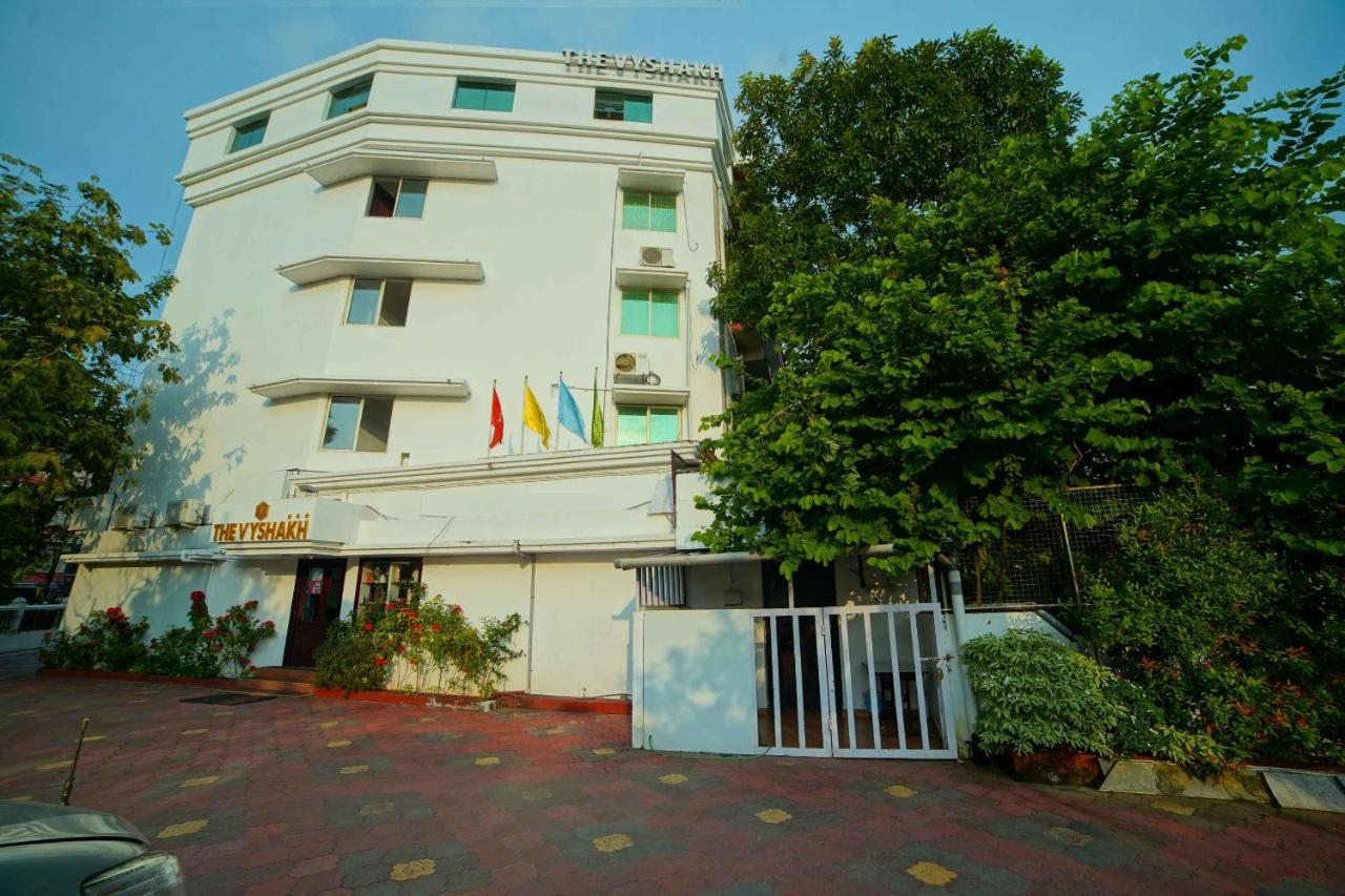 The Vyshakh Hotel กูรูวาเยอร์ ภายนอก รูปภาพ
