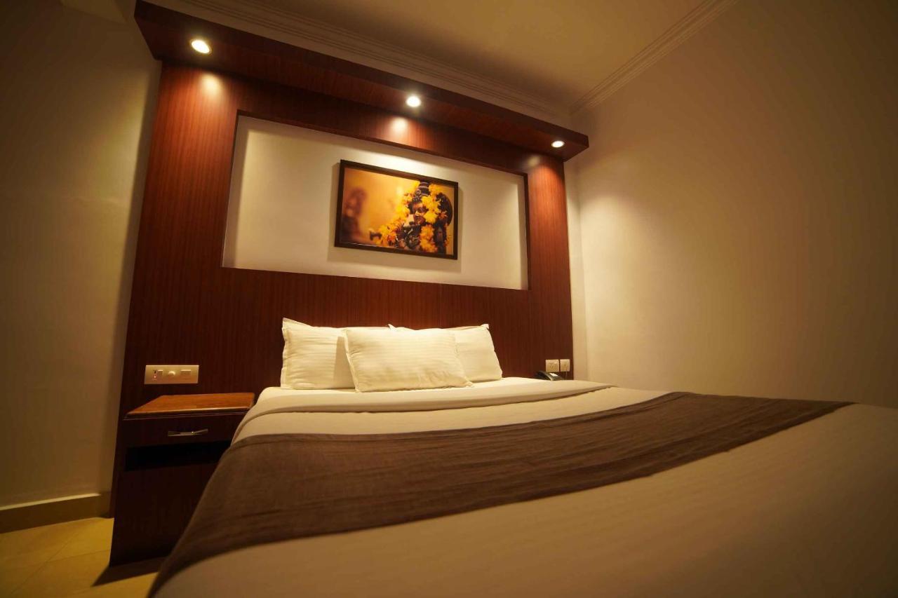The Vyshakh Hotel กูรูวาเยอร์ ภายนอก รูปภาพ