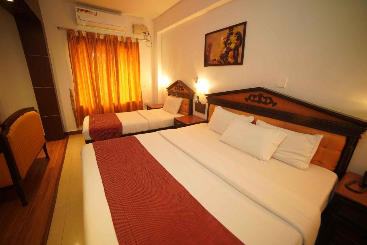 The Vyshakh Hotel กูรูวาเยอร์ ภายนอก รูปภาพ