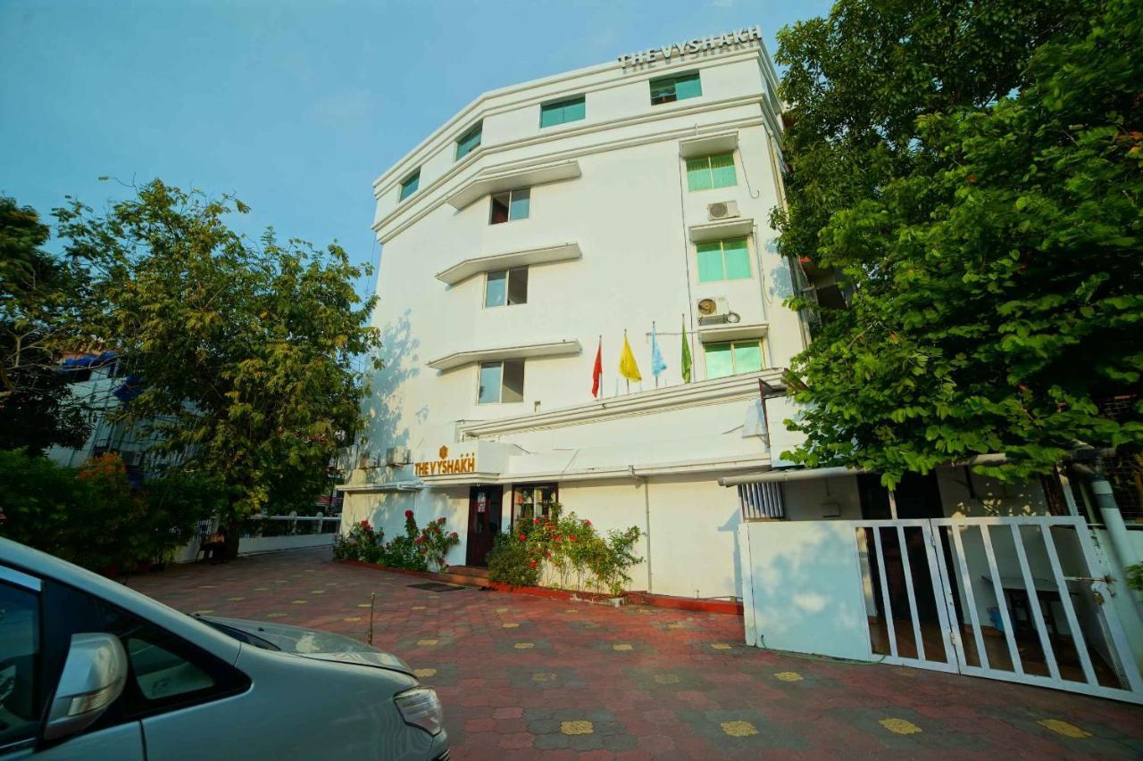 The Vyshakh Hotel กูรูวาเยอร์ ภายนอก รูปภาพ
